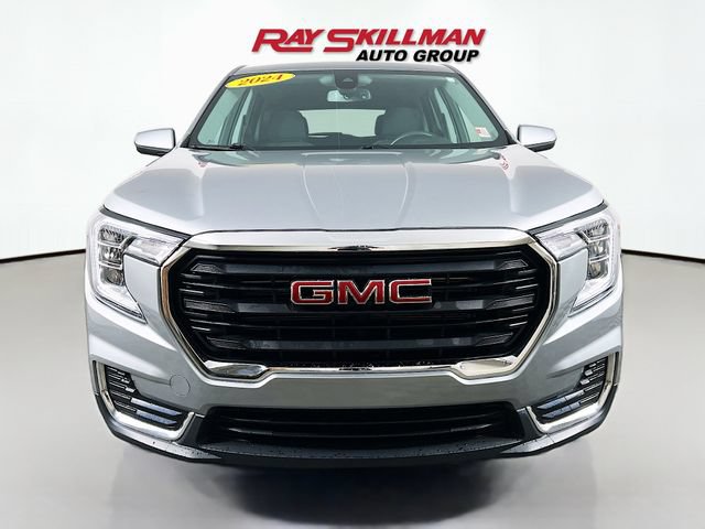 Used 2024 GMC Terrain SLE AWD/4WD image 2