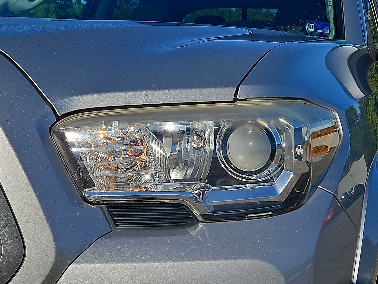 Used 2017 Toyota Tacoma SR5 w/ Tow Package AWD/4WD image 9