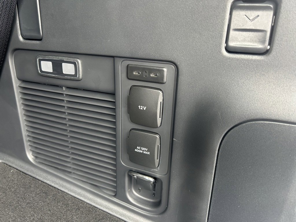 New 2025 Ford Expedition Active image 20