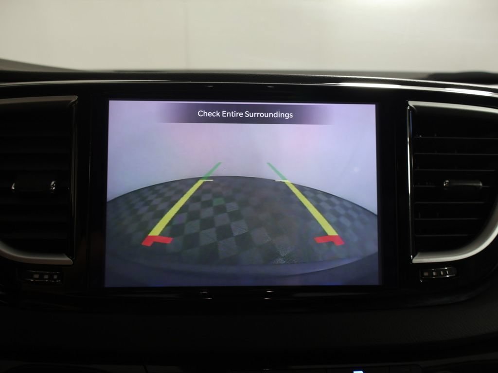 Used 2023 Chrysler Pacifica Touring-L FWD image 42