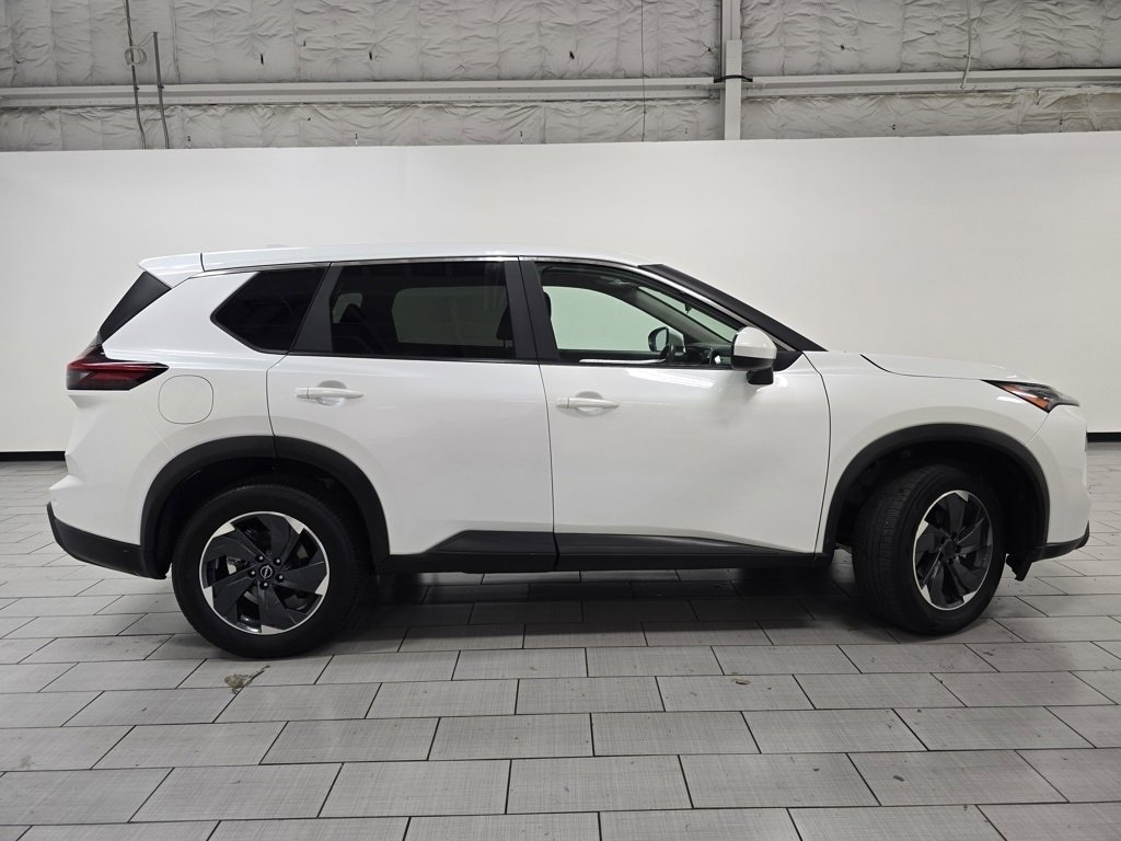 Used 2024 Nissan Rogue SV image 15