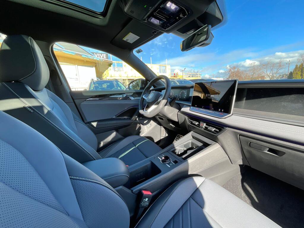 New 2026 Volkswagen Tiguan SE R-Line AWD/4WD image 18