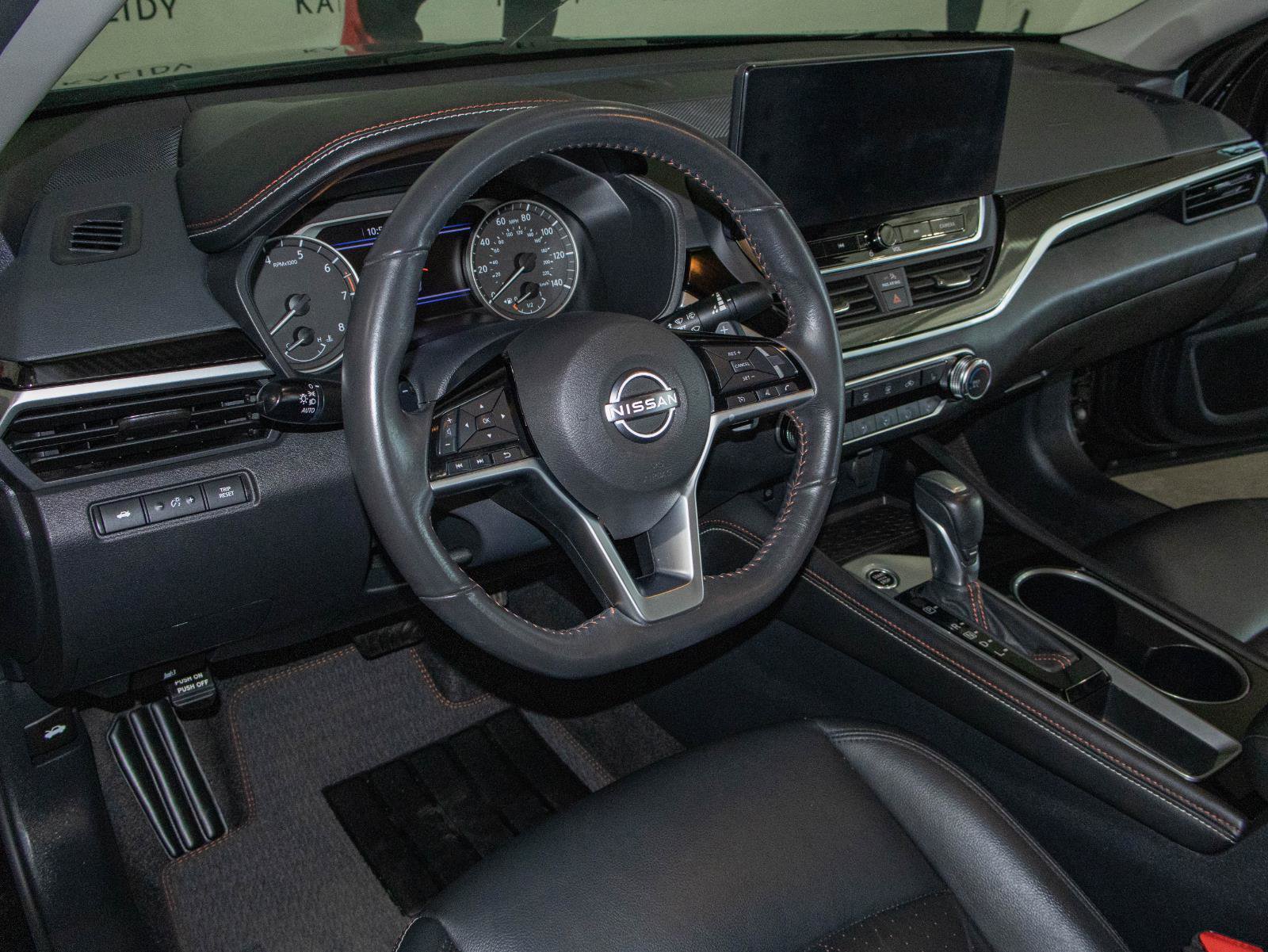 Used 2023 Nissan Altima 2.5 SR w/ SR Premium Package image 6