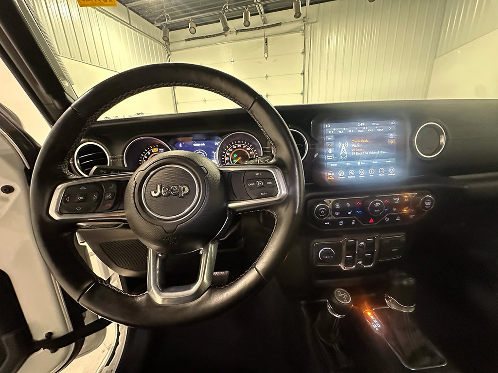 Used 2022 Jeep Wrangler Unlimited Sahara w/ LED Lighting Group AWD/4WD image 35