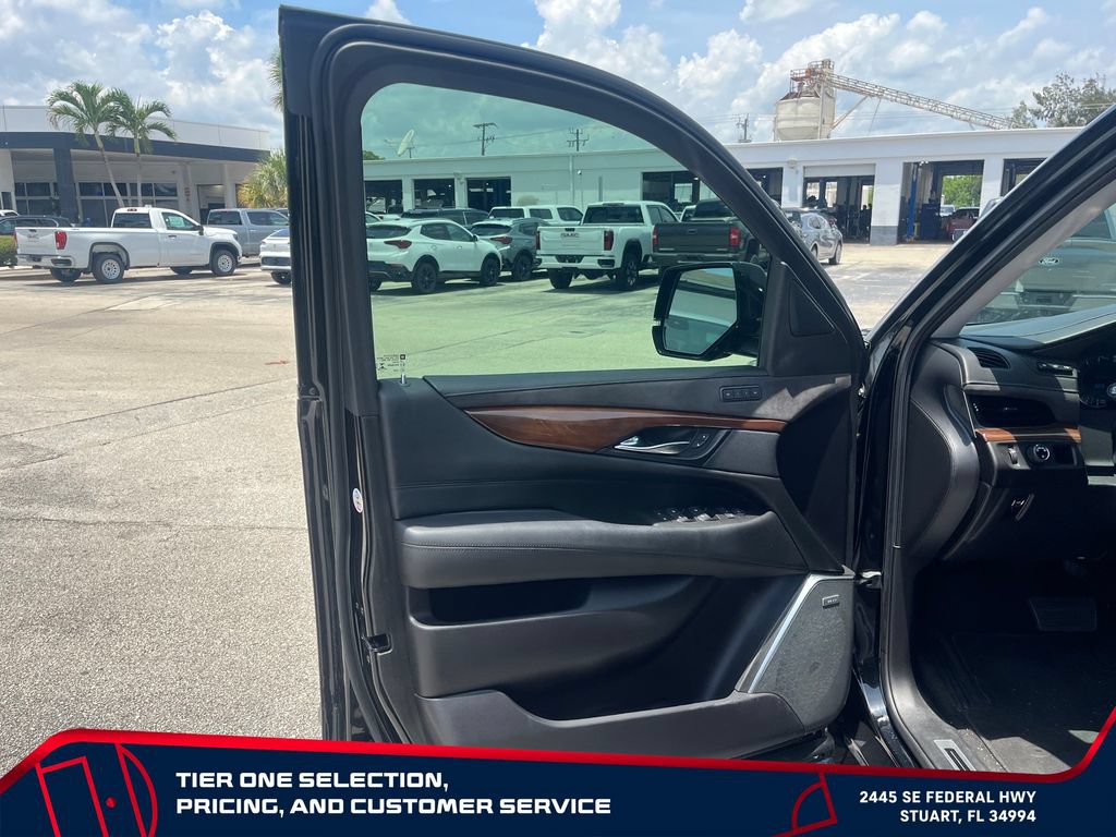 Used 2020 Cadillac Escalade ESV Premium Luxury RWD image 11