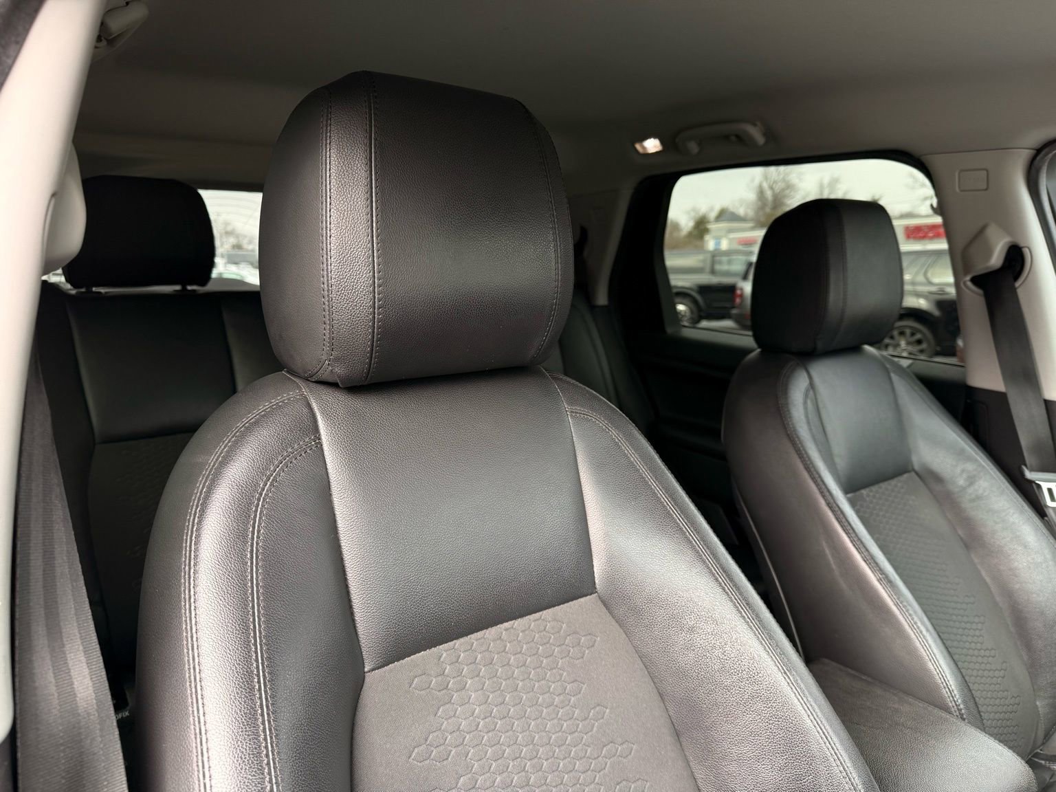 Used 2016 Land Rover Discovery Sport SE AWD/4WD image 15