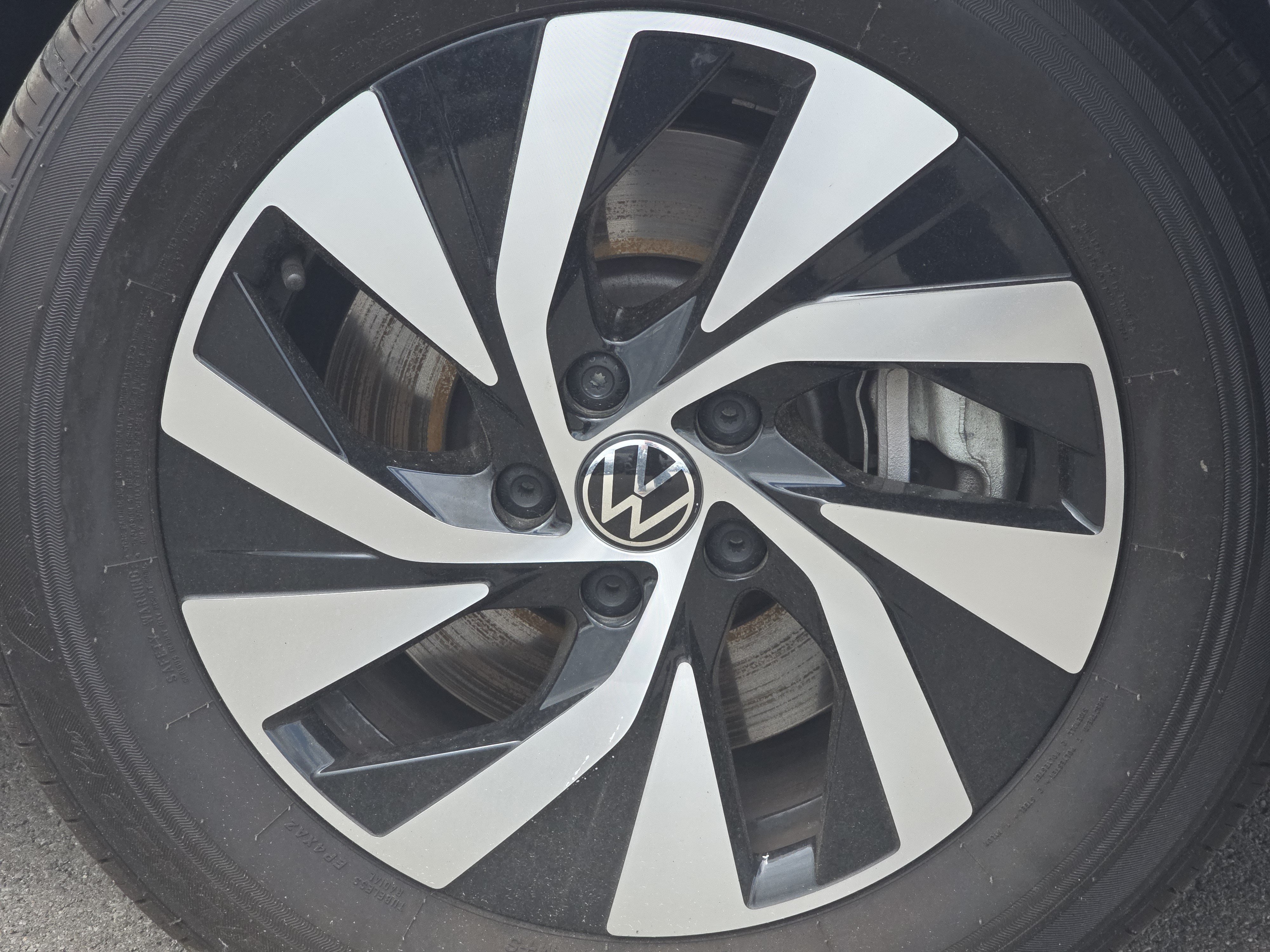 New 2025 Volkswagen Tiguan S AWD/4WD image 14