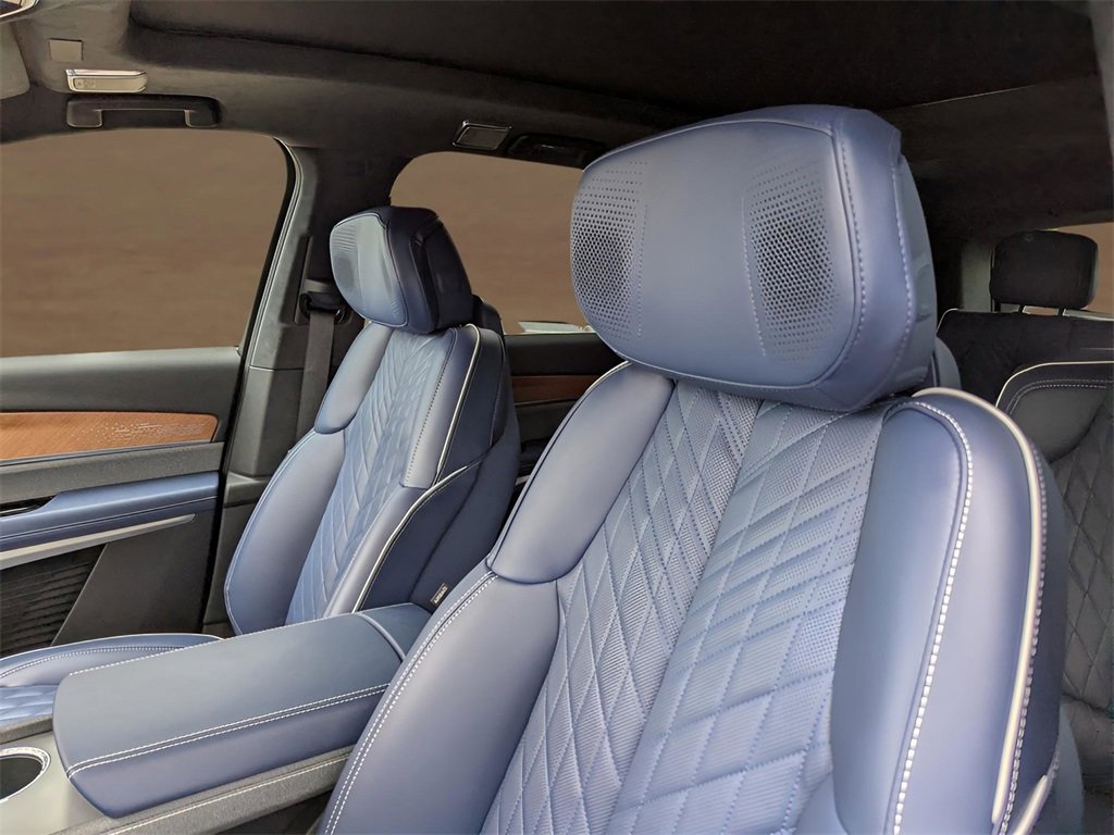 New 2026 Cadillac Vistiq Premium Luxury image 9