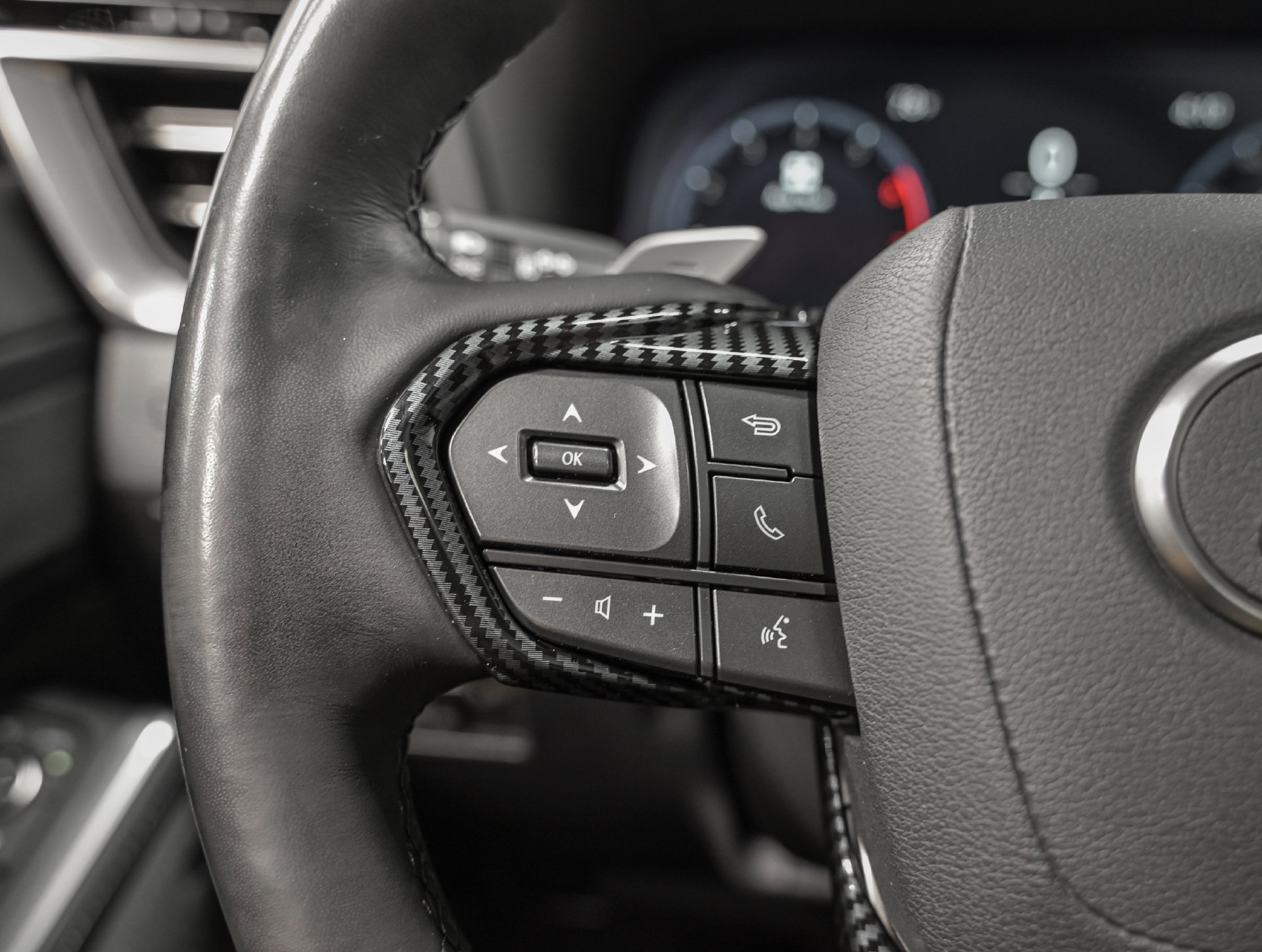Used 2025 Lexus GX 550 w/ Accessory Package (2T) AWD/4WD image 19