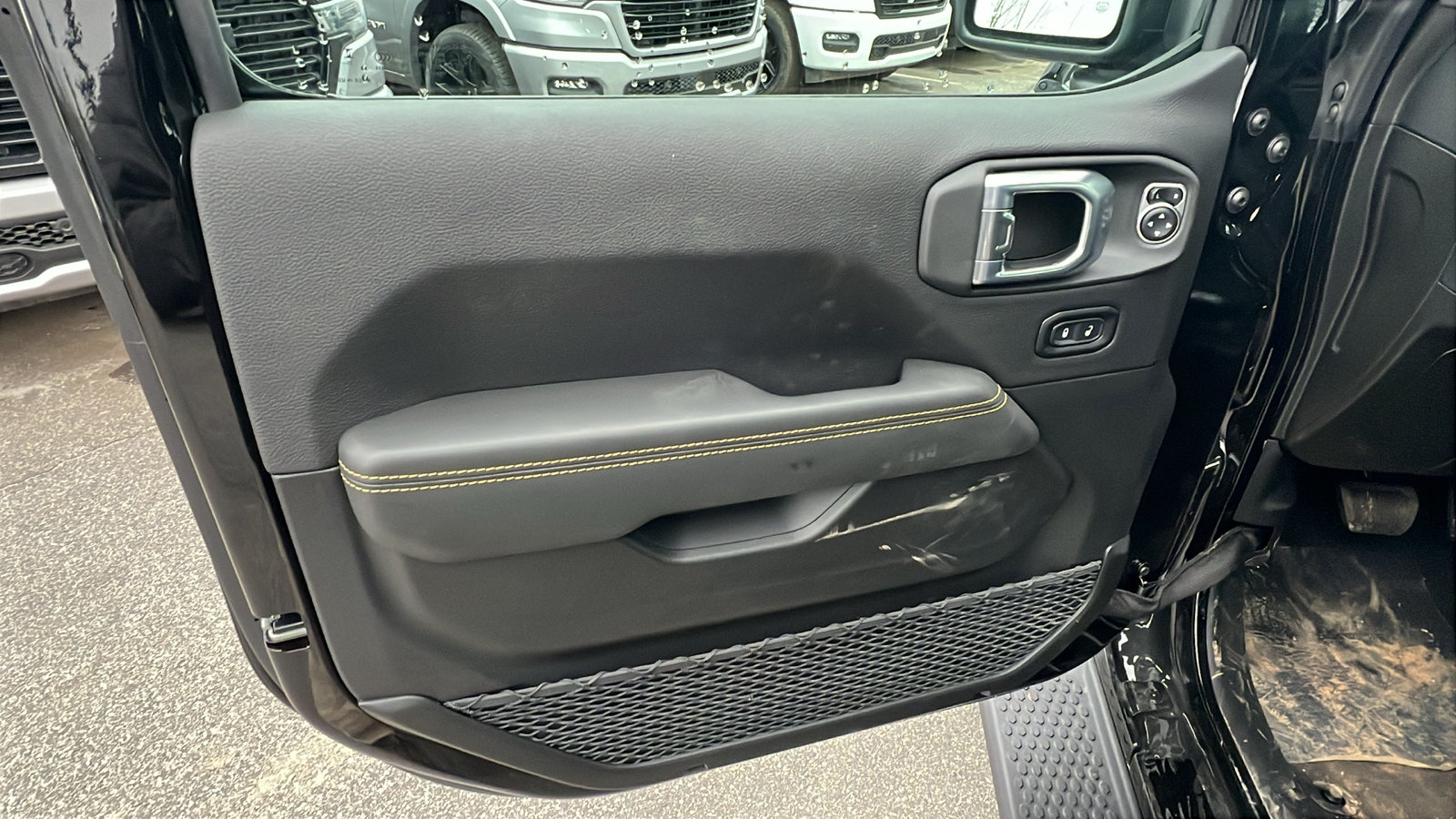 New 2026 Jeep Wrangler Unlimited Sahara AWD/4WD image 14