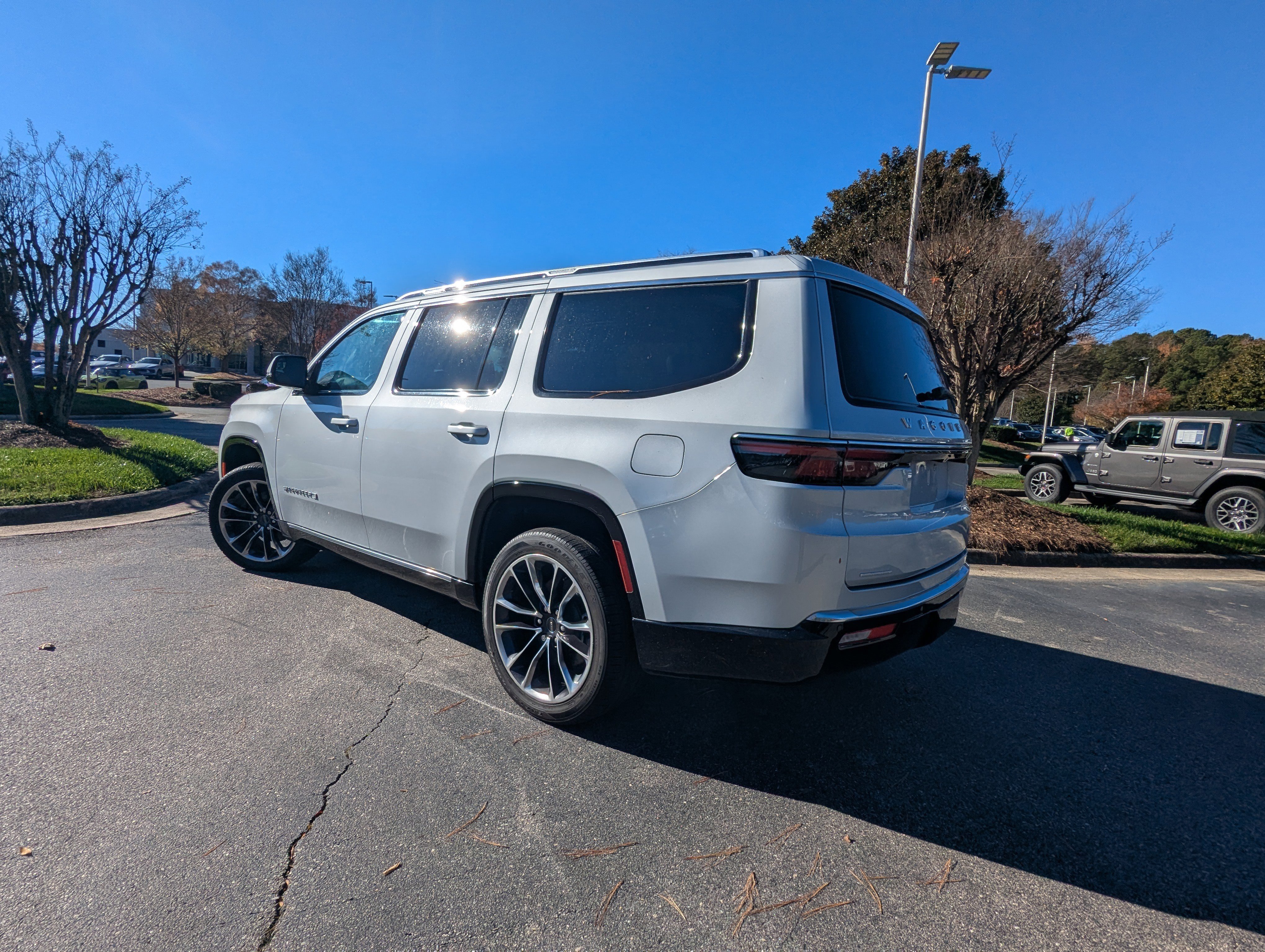 Used 2022 Jeep Wagoneer Series III w/ Premium Group I image 7