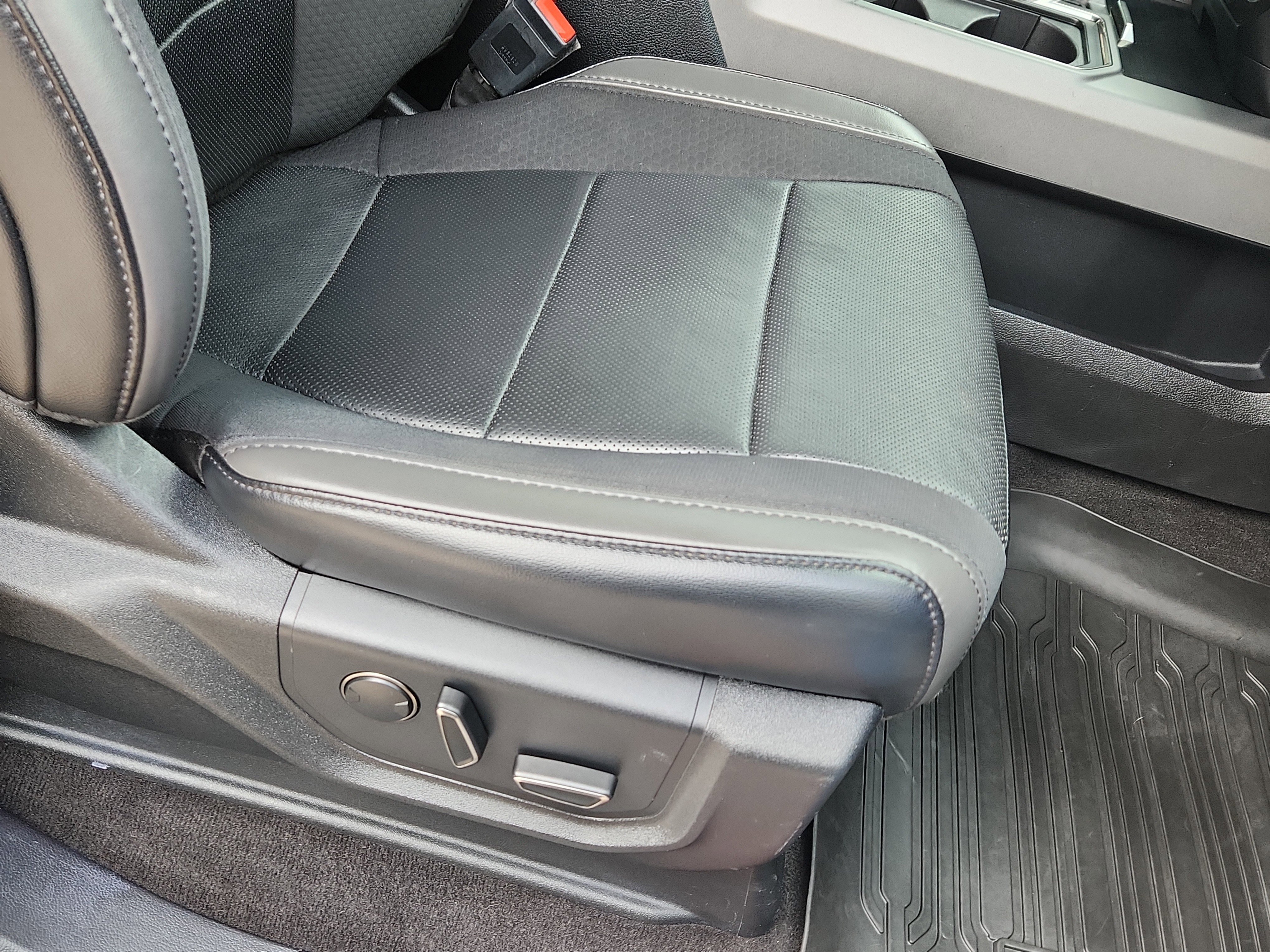 Used 2019 Ford F150 Raptor w/ Equipment Group 802A Luxury image 15