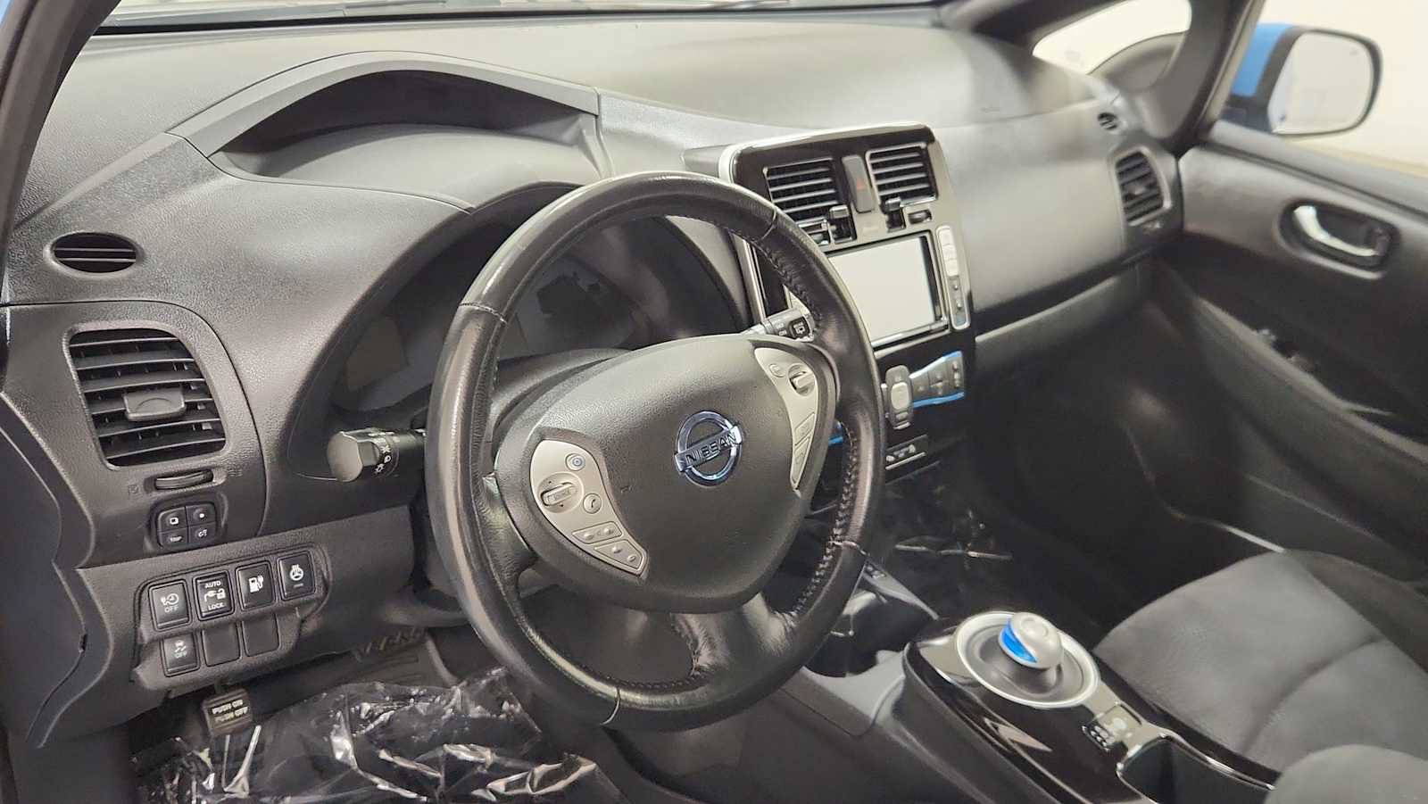 Used 2013 Nissan Leaf SV w/ LED & Quick Charge Pkg FWD image 12