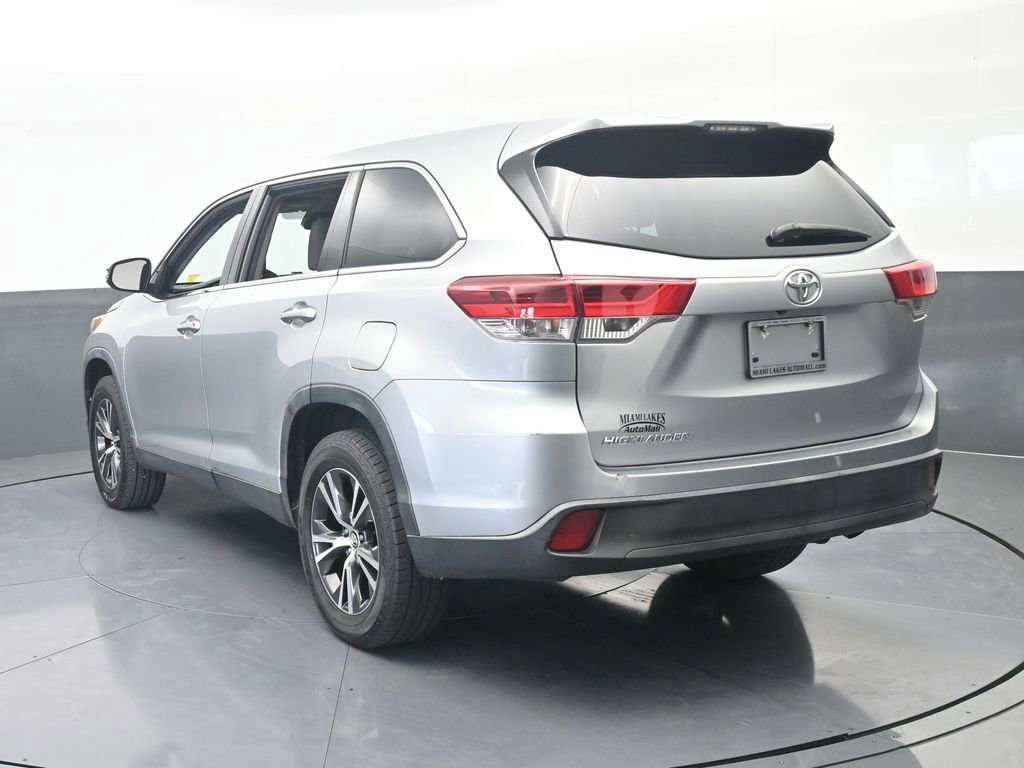 Used 2019 Toyota Highlander LE FWD image 4