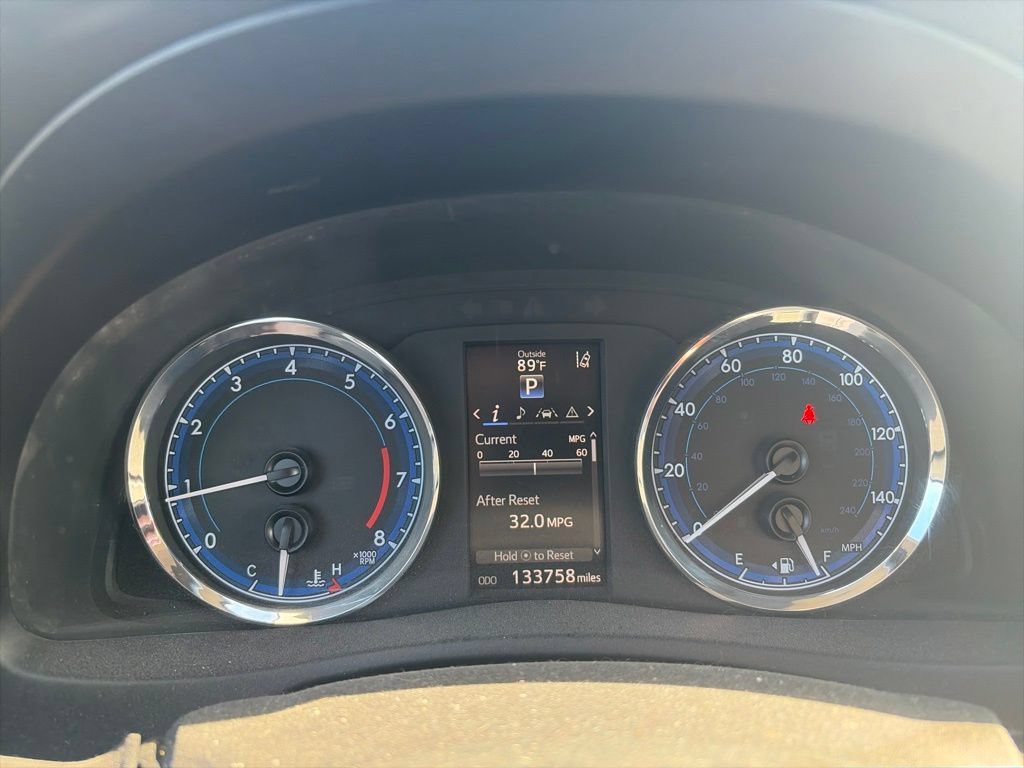 Used 2017 Toyota Corolla SE w/ SE Premium Package FWD image 24
