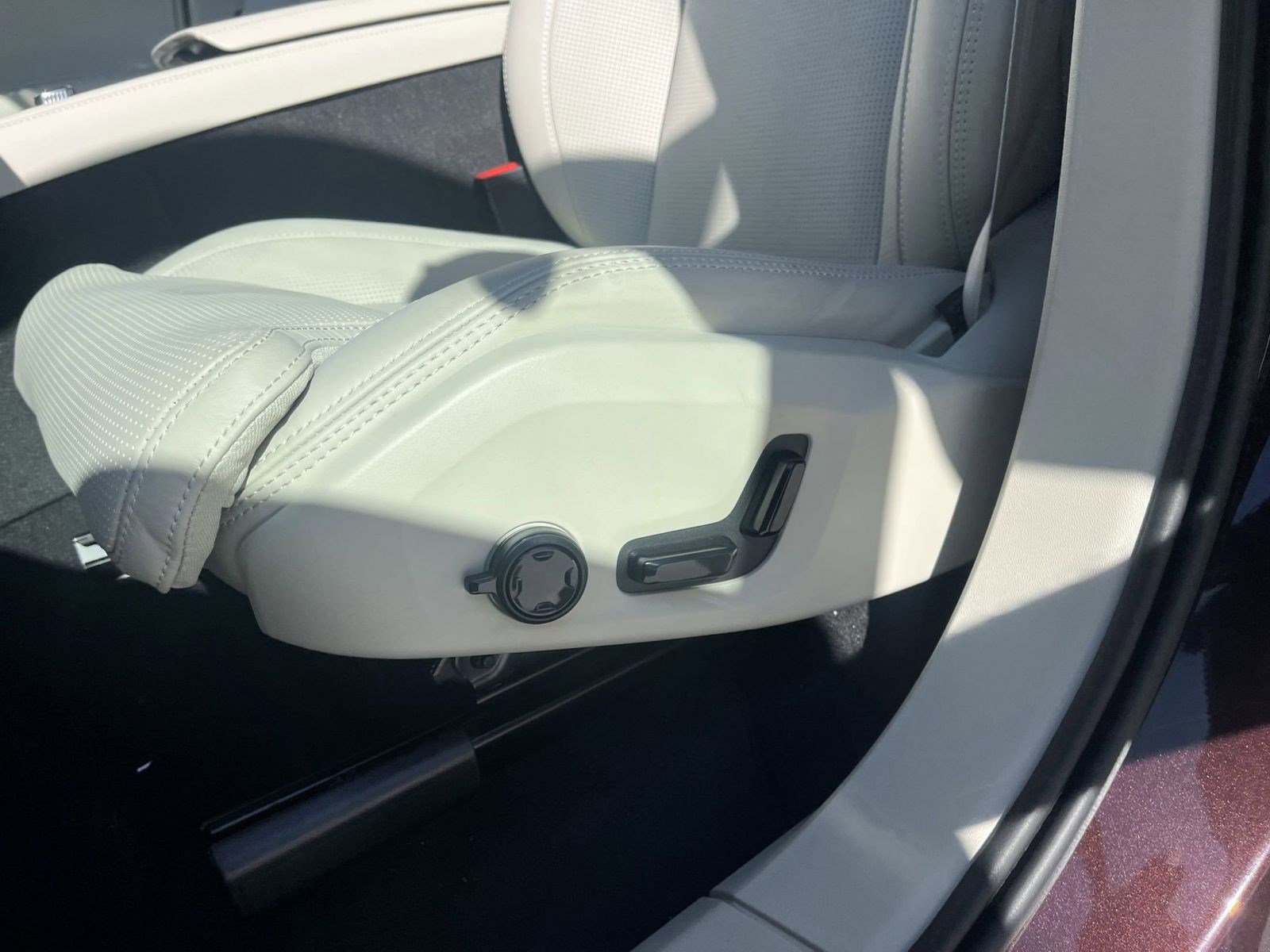 New 2026 Volvo XC90 B6 Ultra w/ Protection Package image 13