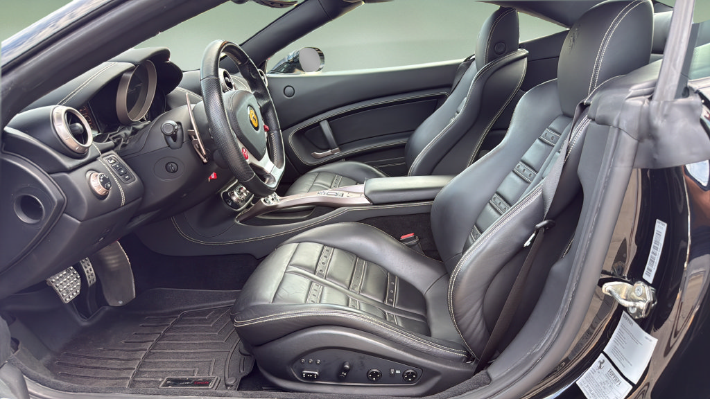 Used 2012 Ferrari California RWD image 28