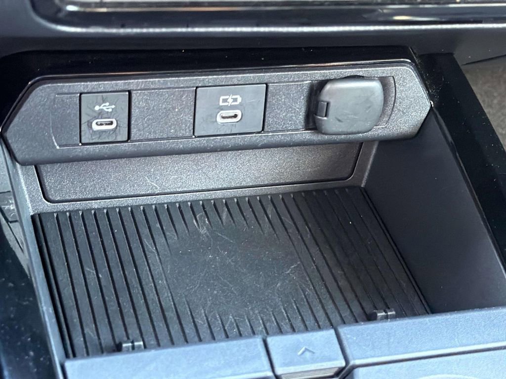 Used 2025 Toyota Prius XLE image 18