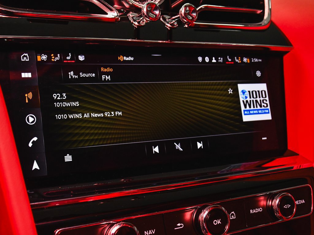Used 2023 Bentley Bentayga AWD/4WD image 47