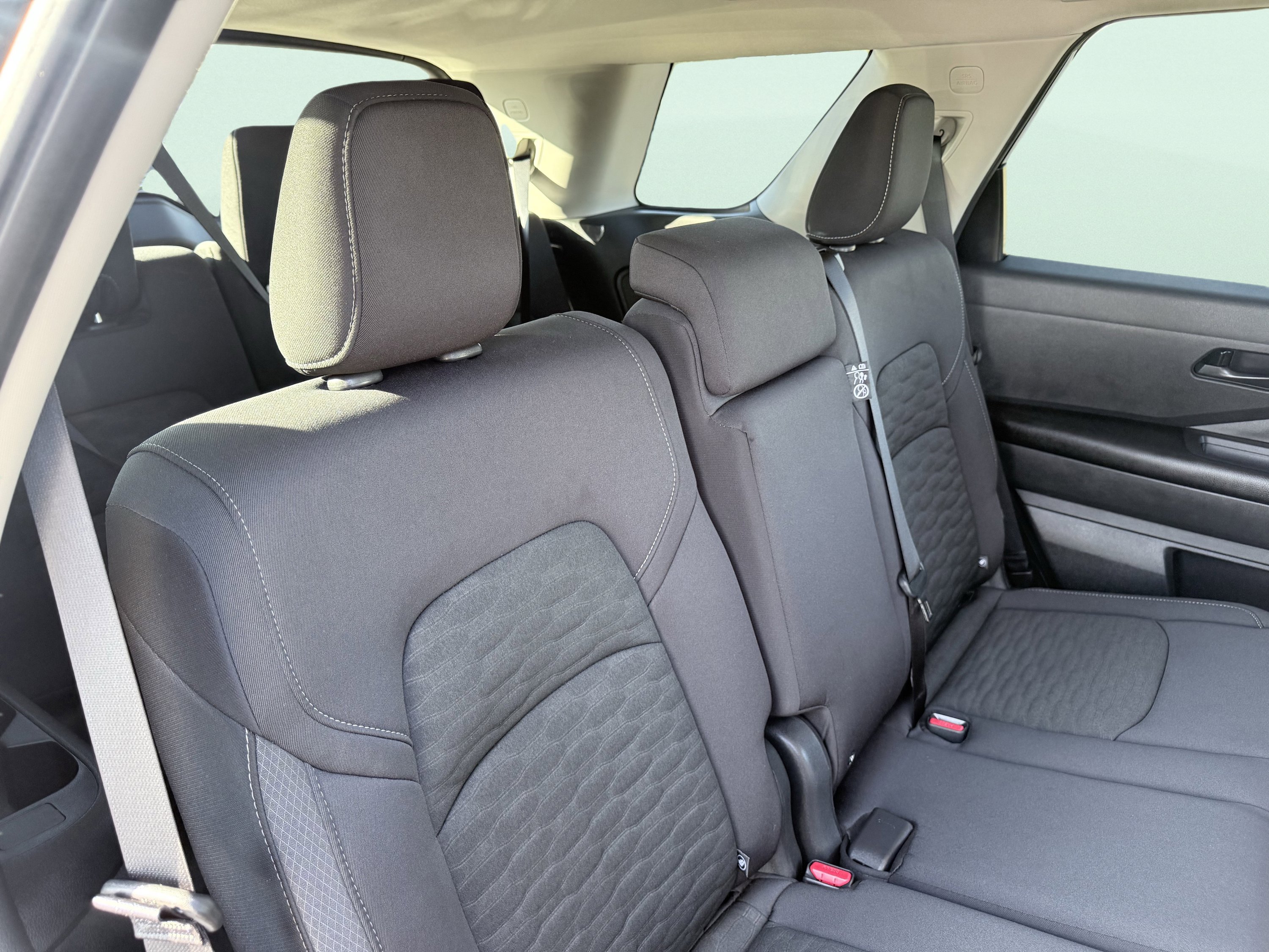 Used 2025 Nissan Pathfinder S image 40