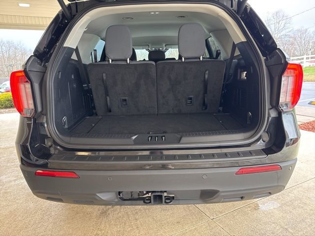 Used 2025 Ford Explorer Active AWD/4WD image 32
