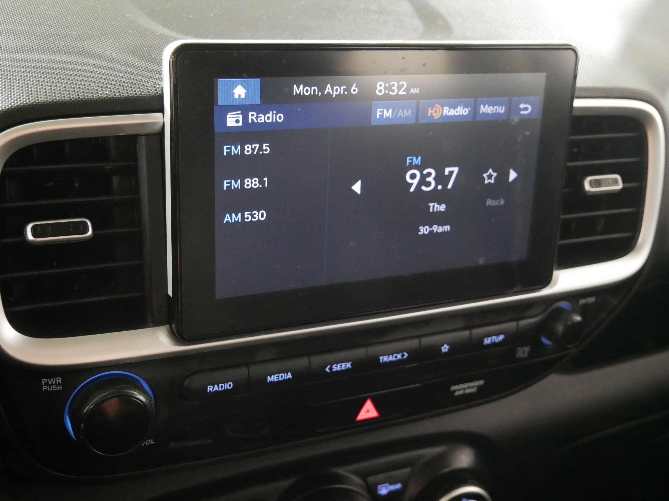 Used 2024 Hyundai Venue SEL image 22