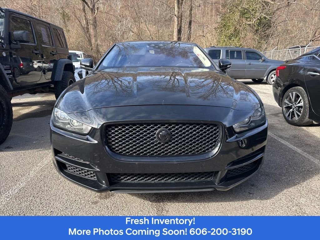 Used 2019 Jaguar XE Premium image 2