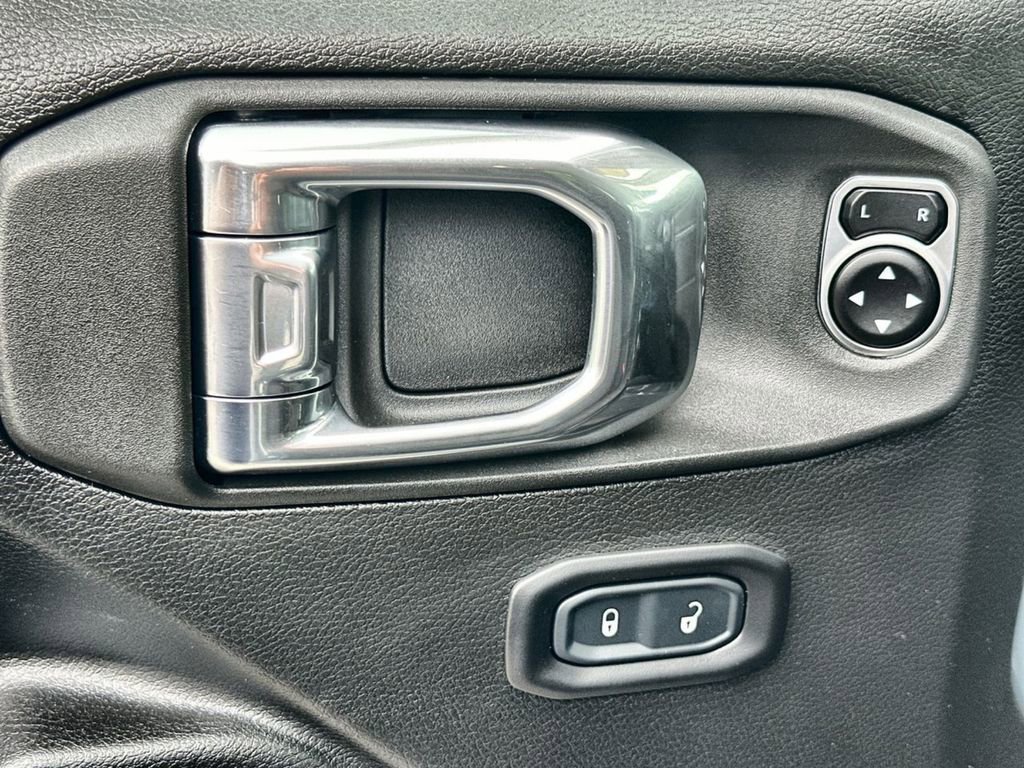 Certified 2025 Jeep Gladiator Mojave AWD/4WD image 13