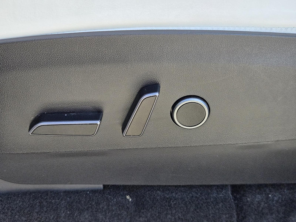 Used 2023 Tesla Model Y Performance AWD/4WD image 21