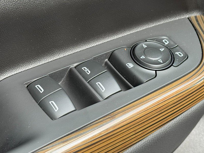 Used 2023 GMC Acadia SLE w/ Driver Convenience Package image 23