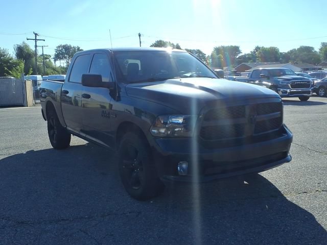 Used 2018 RAM 1500 Express w/ Black Ram 1500 Express Group AWD/4WD image 3