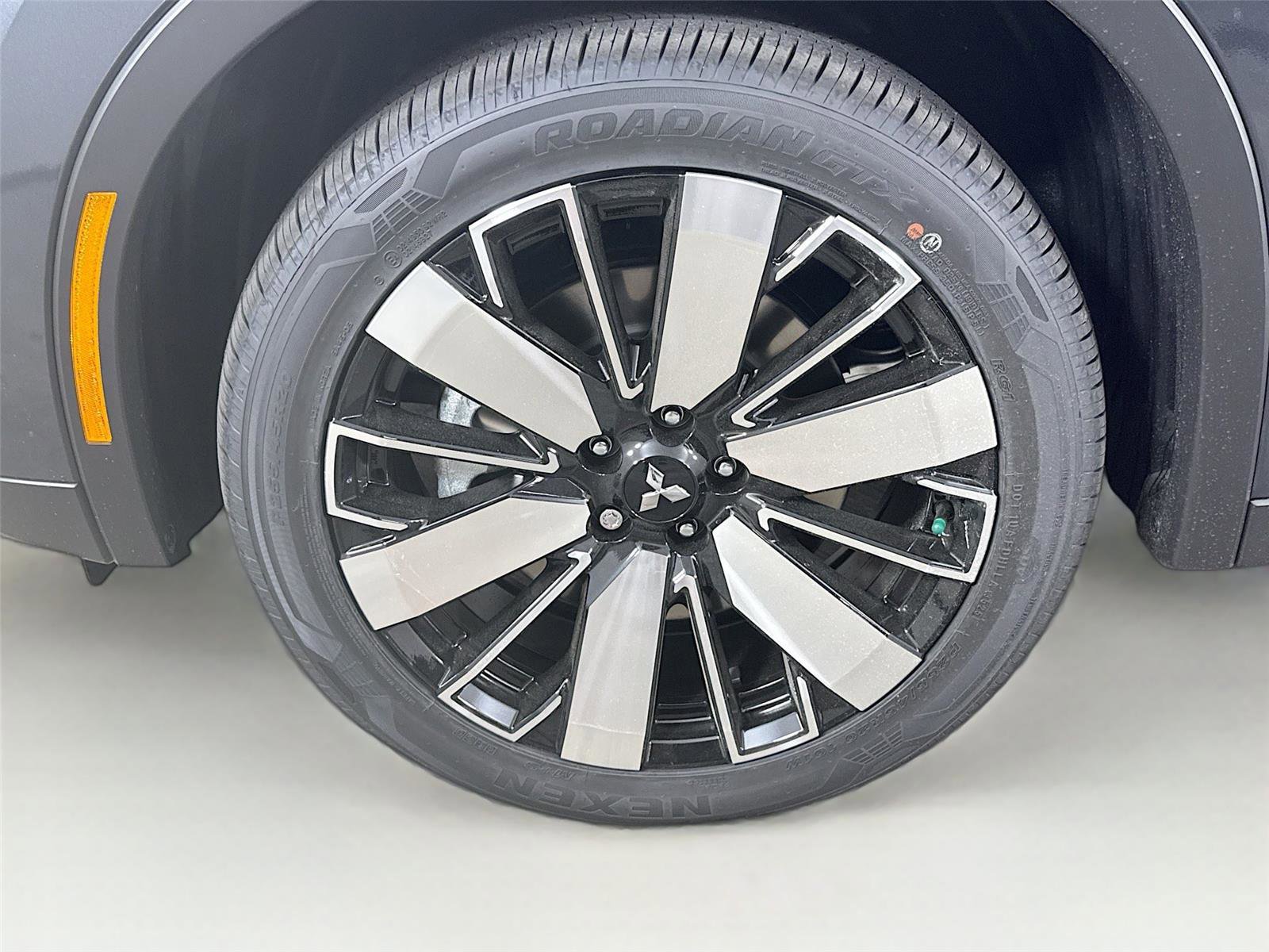 New 2026 Mitsubishi Outlander SE image 28