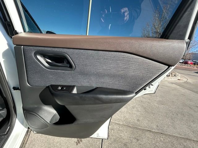 Used 2023 Nissan Rogue S image 26