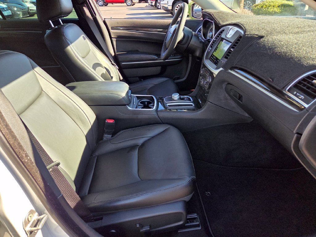 Used 2022 Chrysler 300 Touring L w/ Popular Equipment Group RWD image 21