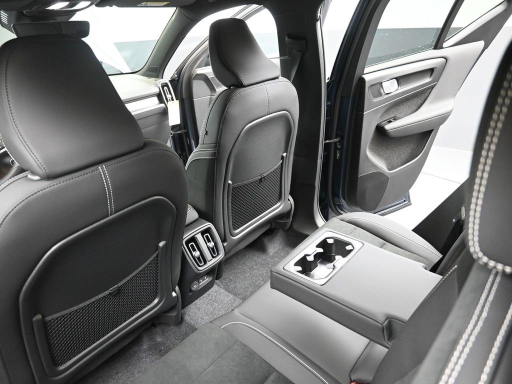 New 2026 Volvo XC40 B5 Ultra w/ Climate Package image 18