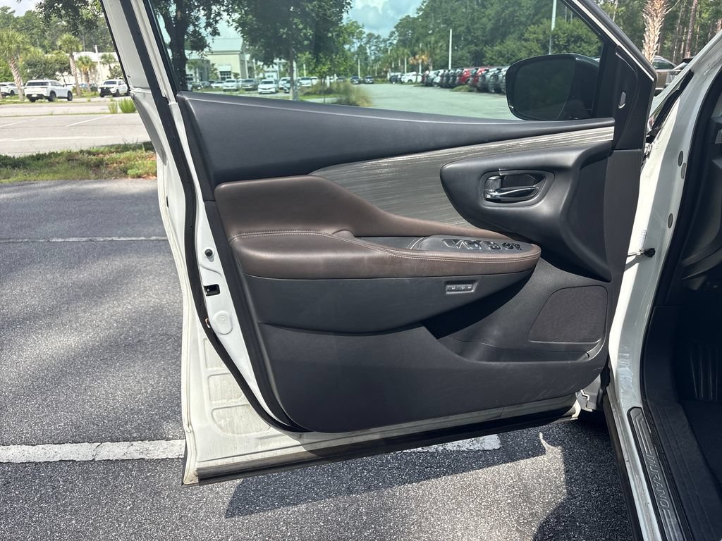 Used 2016 Nissan Murano Platinum w/ Platinum Technology Package FWD image 3