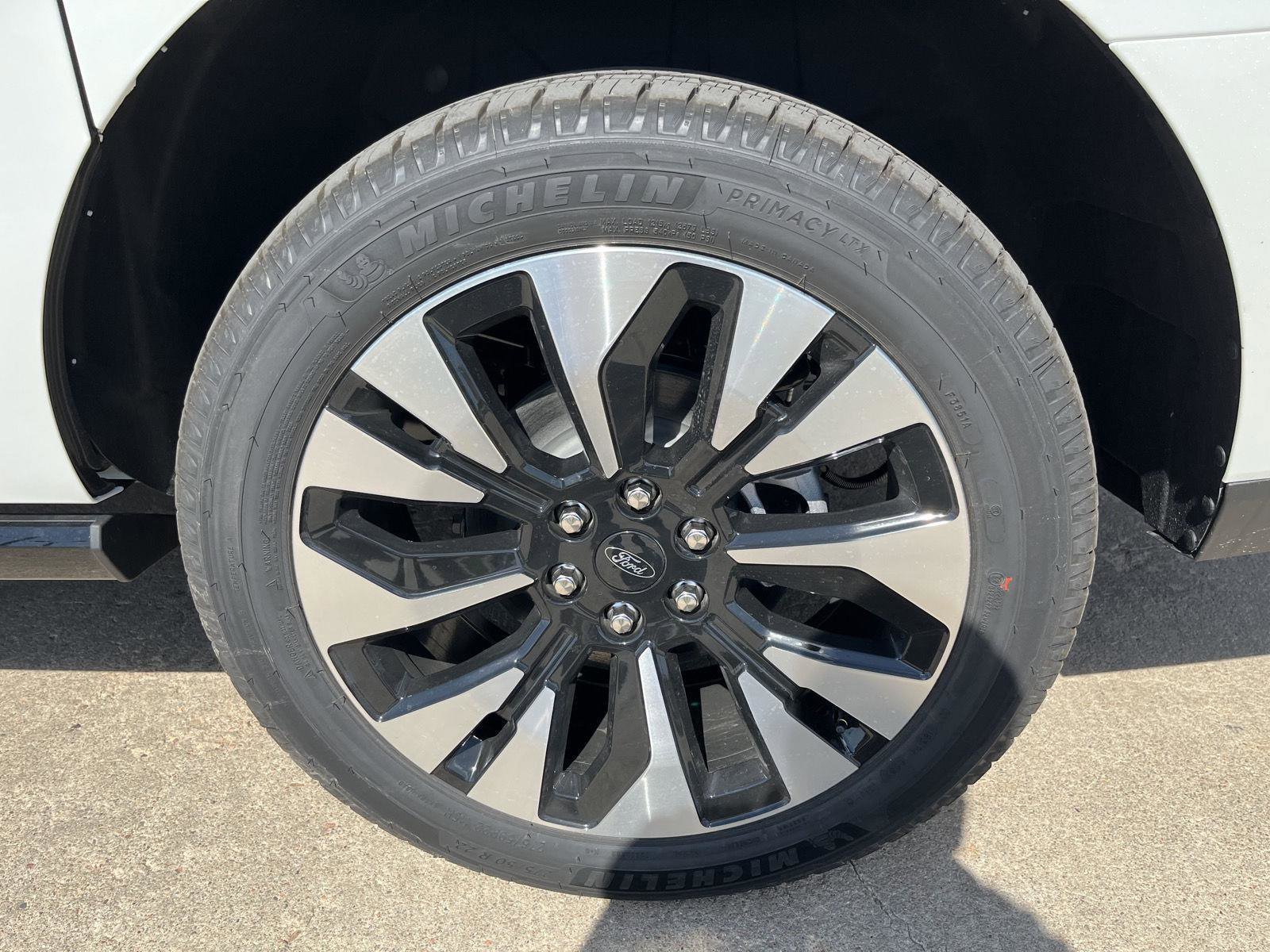 New 2025 Ford Expedition Max Platinum image 11