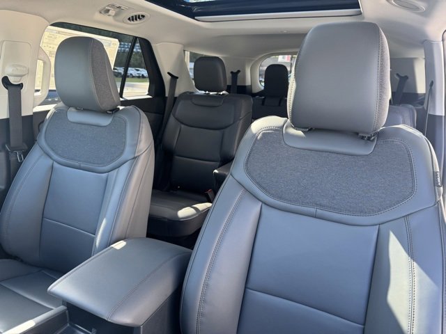 New 2025 Ford Explorer Active w/ Active Comfort Package image 17