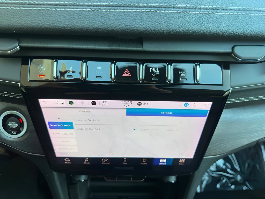 Used 2023 Jeep Grand Cherokee Limited w/ Black Appearance Package image 33