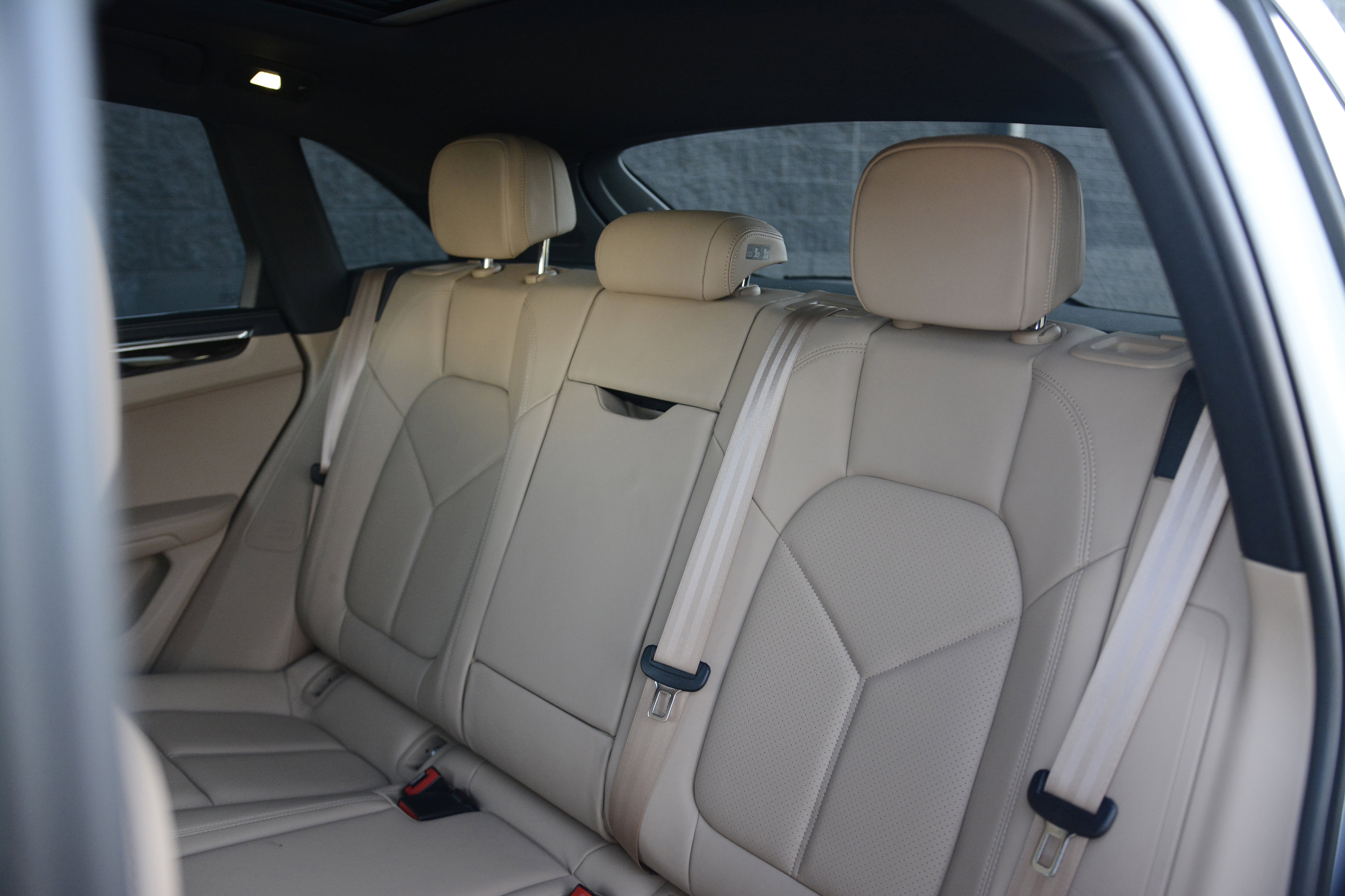 Certified 2025 Porsche Macan image 32