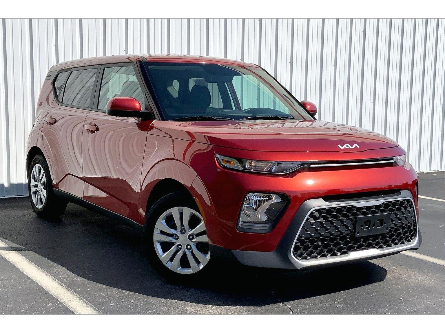 Used 2022 Kia Soul LX FWD image 2