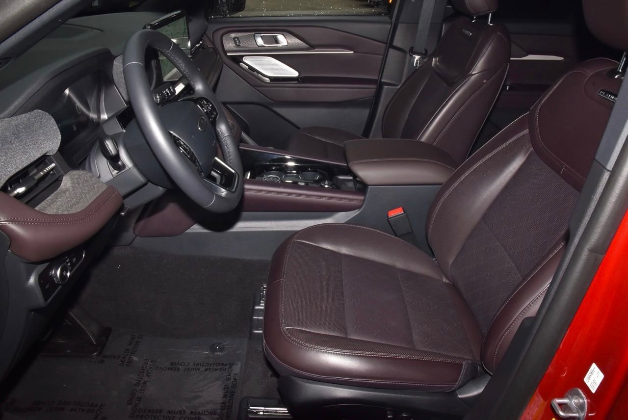 Certified 2025 Ford Explorer Platinum RWD image 13