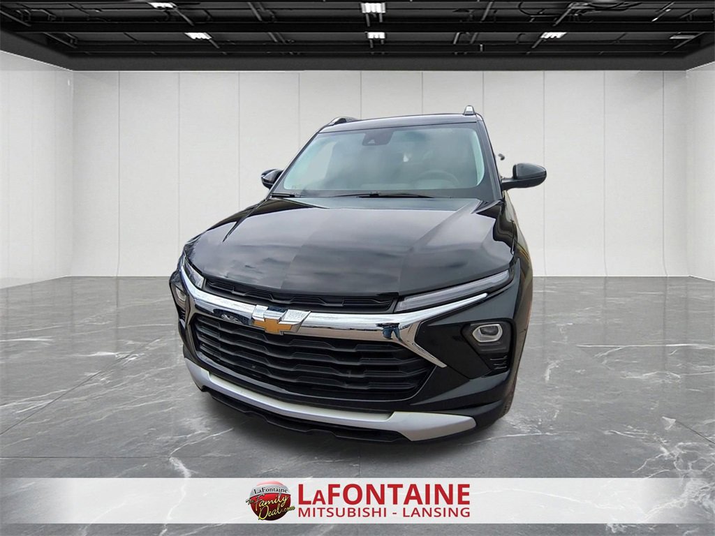 Used 2025 Chevrolet TrailBlazer LT image 3