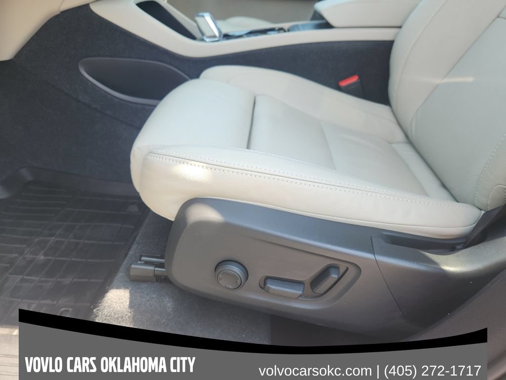 Certified 2024 Volvo XC40 B5 Plus w/ Protection Package Premier AWD/4WD image 19