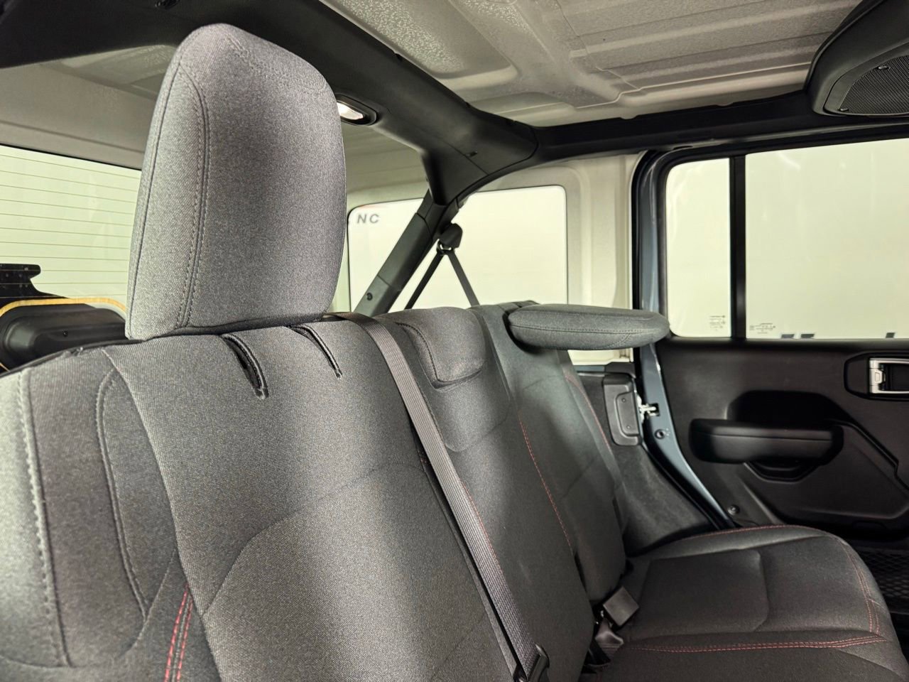 Used 2025 Jeep Wrangler Unlimited Rubicon image 28