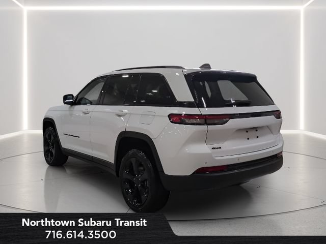 Used 2023 Jeep Grand Cherokee Altitude AWD/4WD image 3