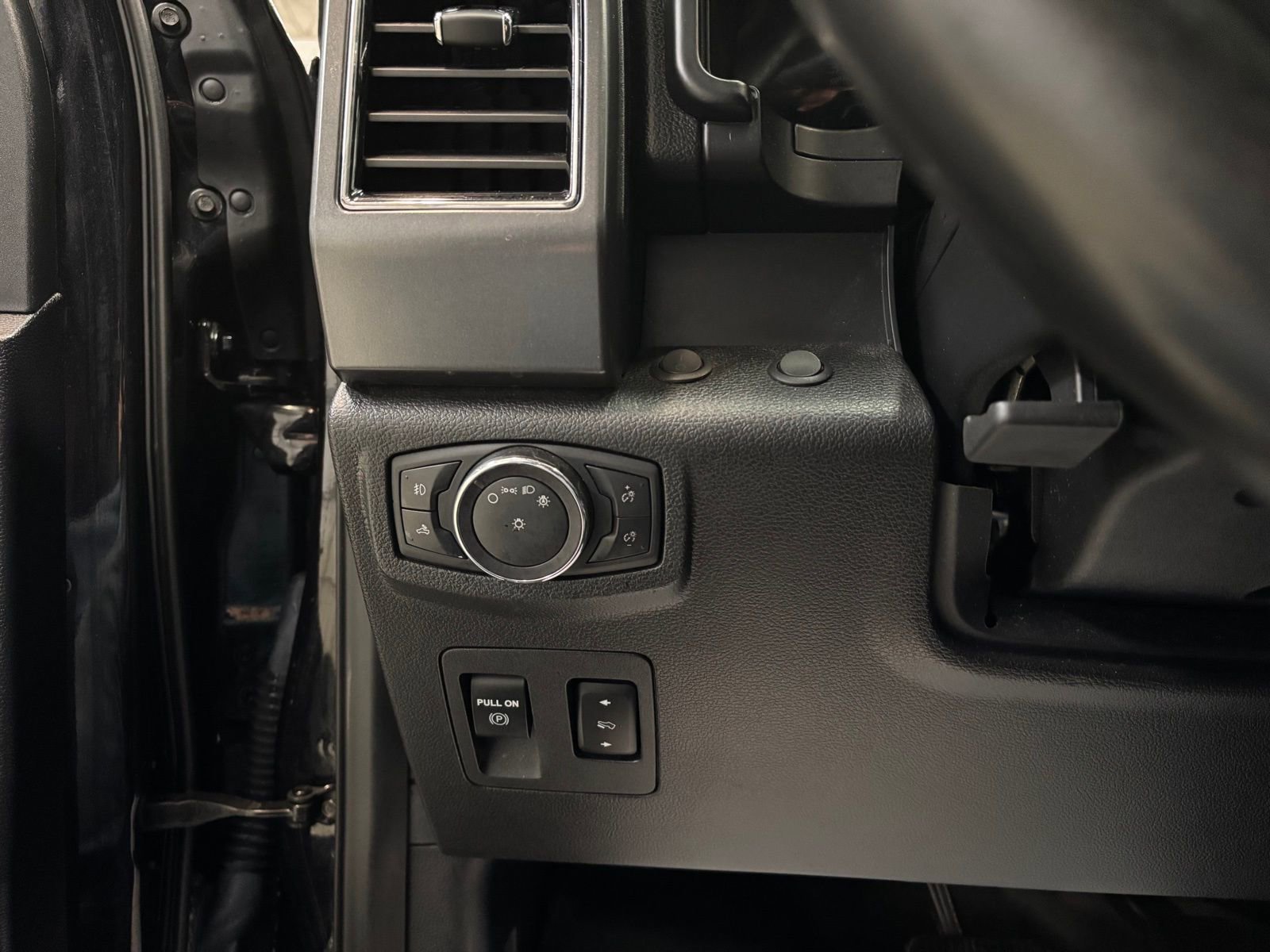 Used 2020 Ford F150 XLT w/ Equipment Group 302A Luxury image 10