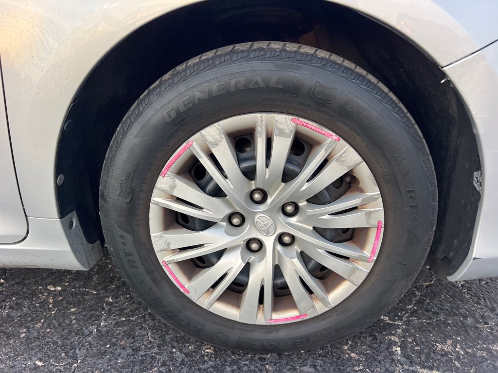 Used 2014 Toyota Camry FWD image 36