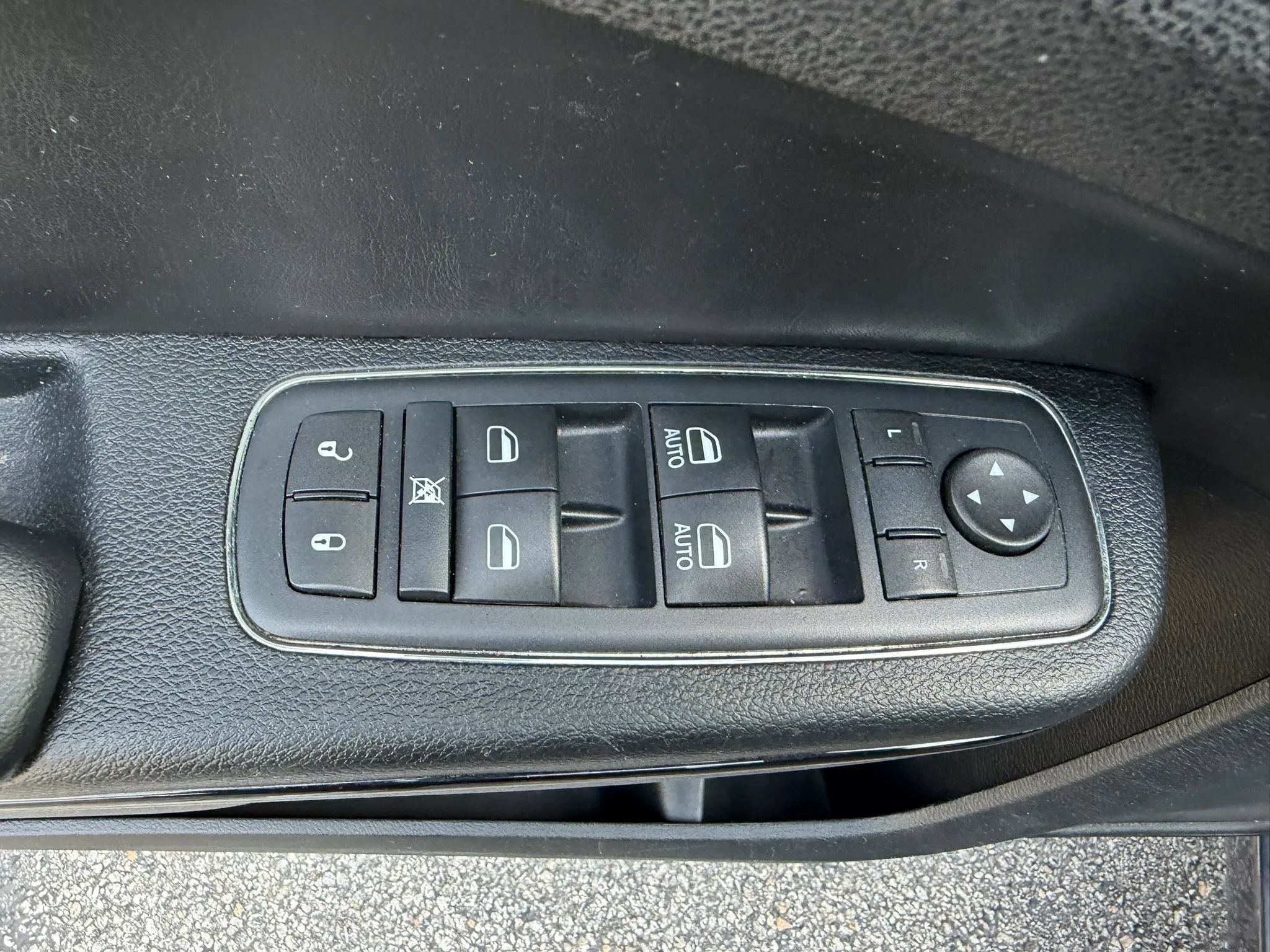 Used 2016 Chrysler 300 S AWD/4WD image 13