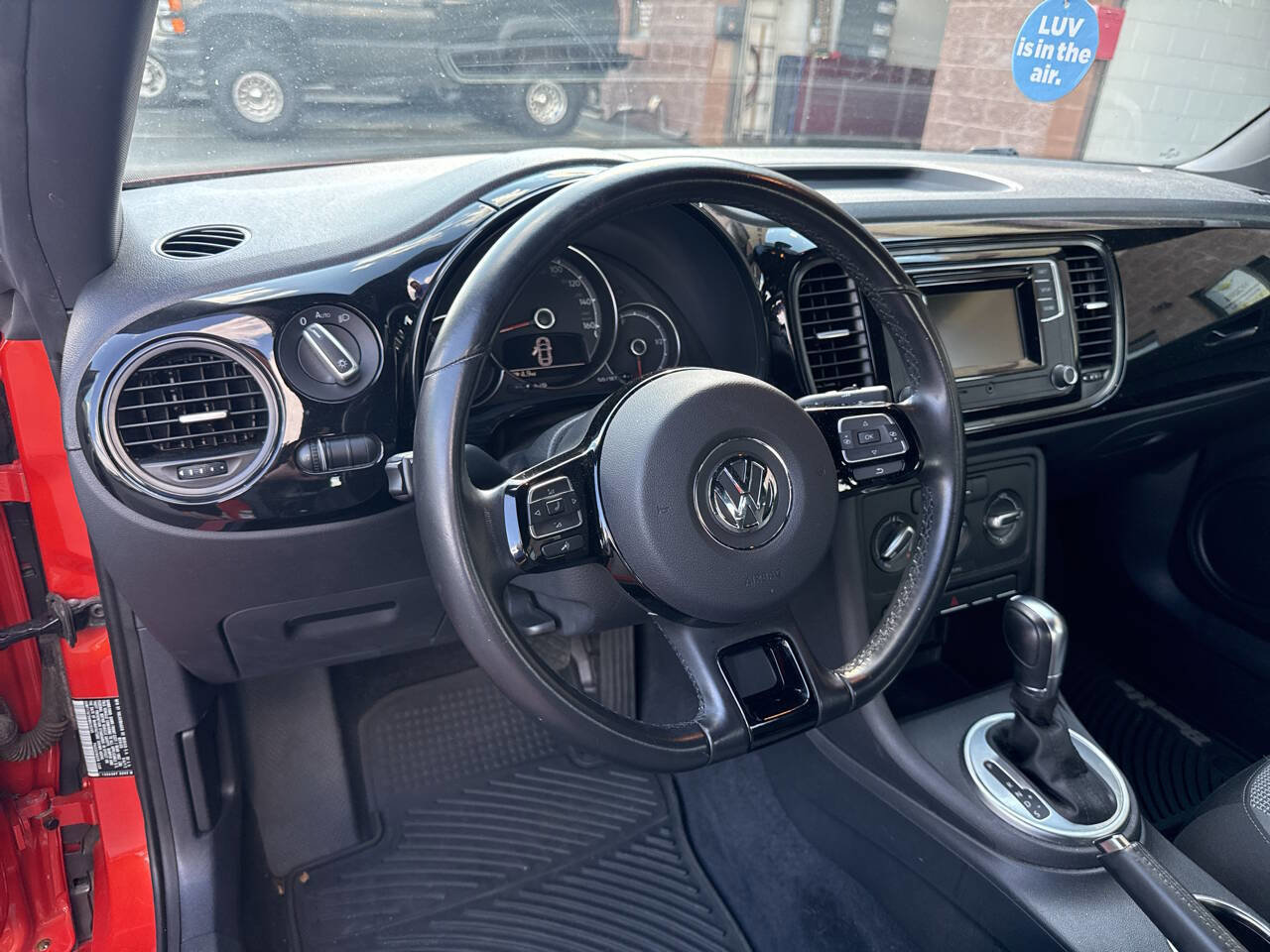 Used 2017 Volkswagen Beetle 1.8T Classic FWD image 34